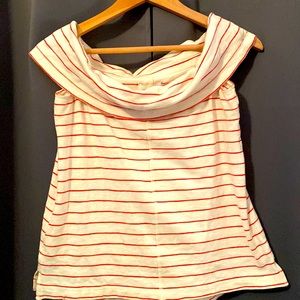 Lou Grey off the shoulder